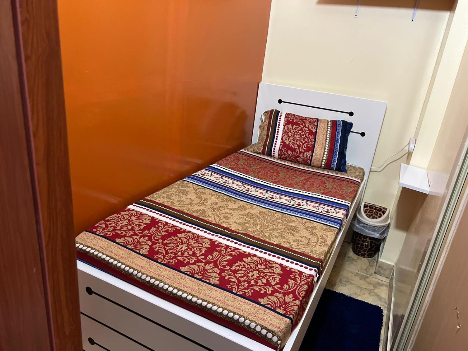 Ferienwohnung Moon Backpackers , Al Rigga , Partition For Couples And For Singles Dubai Exterior foto